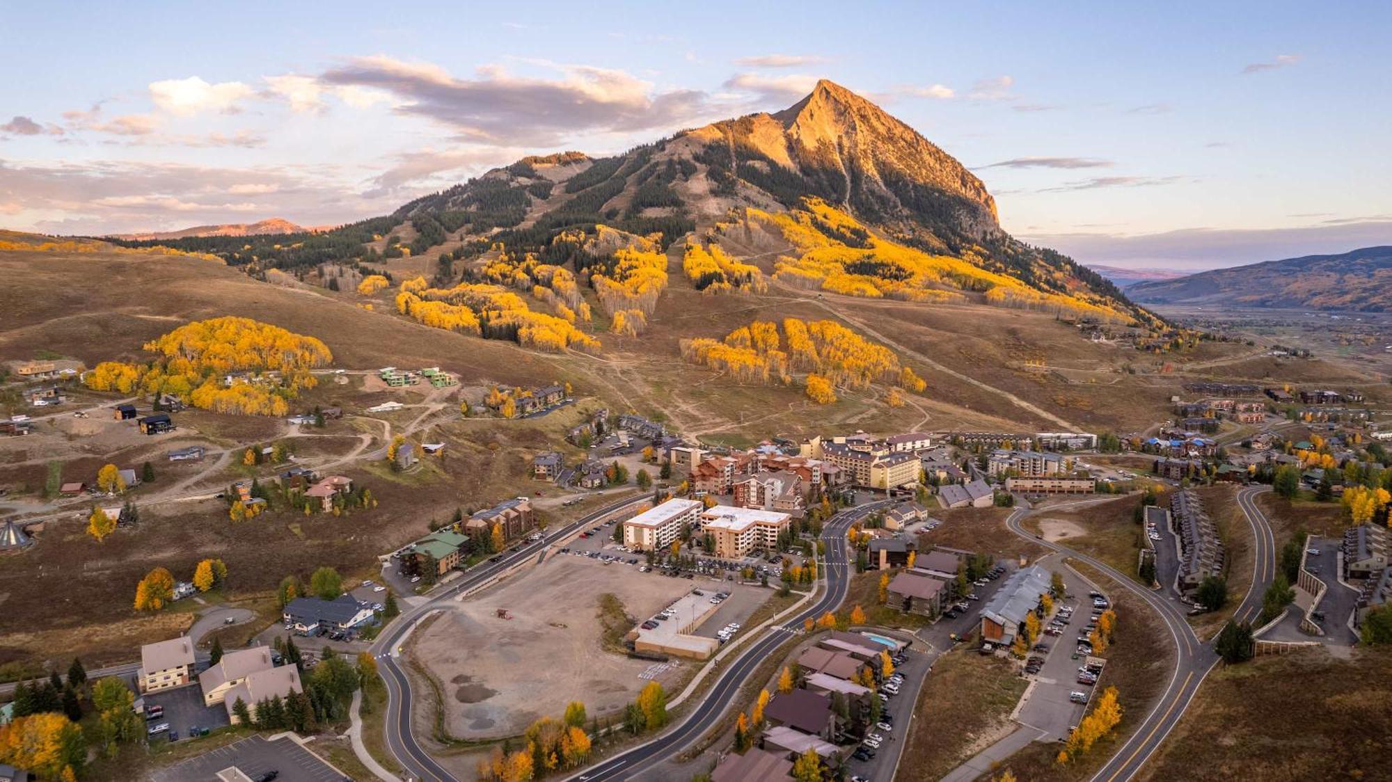 Studio 211 - Perfect Location With Pool And Hot Tub Crested Butte Bagian luar foto